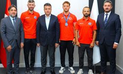 BAŞKAN DOĞAN MİLLİ SPORCUYU AĞIRLADI