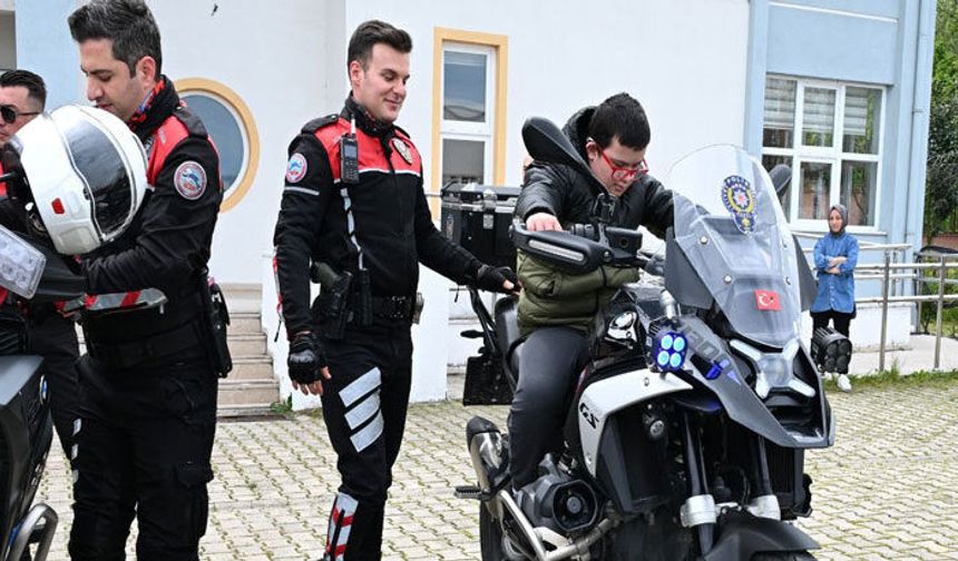 Samsun'da Özel Öğrenciler Polislerle Buluştu