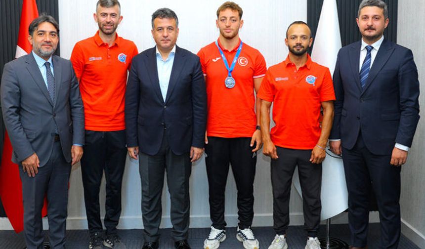 BAŞKAN DOĞAN MİLLİ SPORCUYU AĞIRLADI